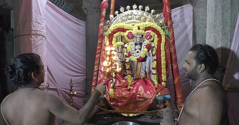 தியாகராஜ சுவாமி கோயிலில் திருவாதிரை திருவிழா ஊஞ்சல் உற்சவ நிகழ்வோடு தொடக்கம்...