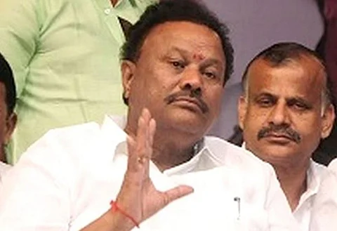 தெருவில் செல்கிற நாய் தேர்தலில் நிற்பேன் என்று சொன்னால் எப்படி ஏற்றுக்கொள்ள முடியும்....திண்டுக்கல் சீனிவாசன் சர்ச்சை பேச்சு...!!