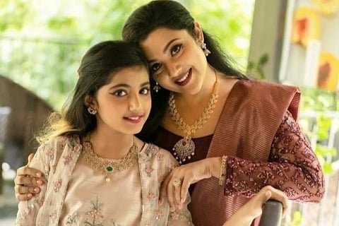 பிரபல நடிகை மகளுடன் நடத்திய போட்டோஷூட்...இணையத்தில் செம வைரல்...!