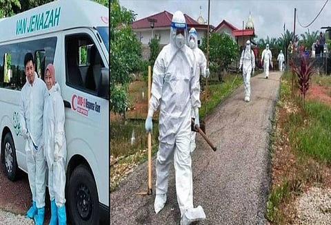 தேனிலவுக்கு செல்லாமல் முதலில் கல்லறைக்கு பயணம் செய்த மணமக்கள்....வைரலாகும் புகைப்படம்...