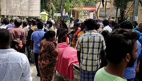 குடியை நிறுத்த மருந்து சாப்பிட்ட நபர் மீண்டும் குடித்ததால் மரணம்... சிகிச்சை தரசொல்லி வாக்குவாதம் செய்த உறவினர்கள்...