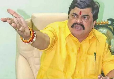 ராஜேந்திர பாலாஜியை பிடிக்க பெங்களூரு விரைந்த தனிப்படை.!!