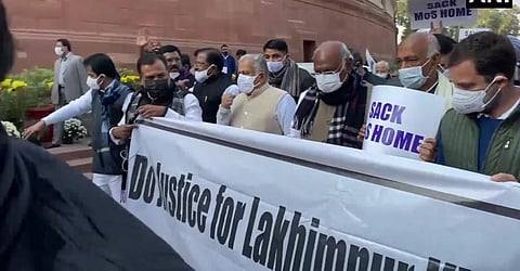 மத்திய இணை அமைச்சர் அஜய் மிஸ்ராவை பதவி விலக வலியுறுத்தி எதிர்கட்சியினர் பேரணி...