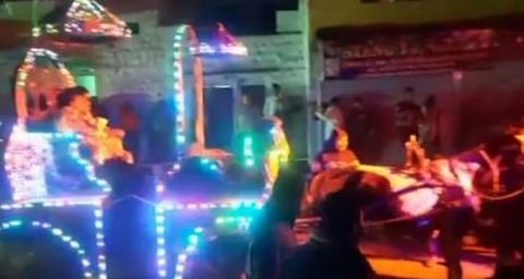 ஸ்மார்ட்ஃபோன் வாங்கிய நபர் செய்த செயலை பாருங்களேன்!!