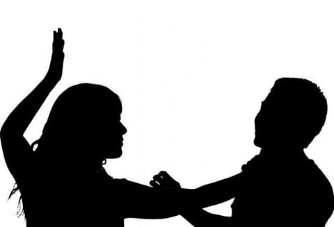 மனைவிக்கு பேய் பிடித்ததாக நினைத்து கத்தியால குத்திய கணவனின் வெறிச்செயல்!!