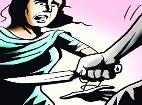 பழைய டிவியை வாங்கியதால் மனைவியை குத்திக் கொலை செய்த கணவர்...