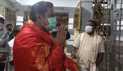 திருப்பதி ஏழுமலையானை வழிபட்டார் எடப்பாடி பழனிசாமி...