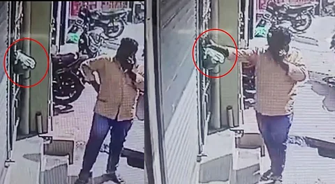 இதக்கூடவா திருடுவீங்க..? சிரிப்பை கிளப்பிய சி.சி.டி.வி. காட்சிகள்...