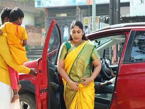 "மனுசனுக்கு தான் இன்சூரன்ஸ் வேணும் சக்திக்கு தேவையில்லை": இன்சூரன்ஸ் எக்ஸ்ப்ரி ஆன காரில் பறக்கும் அன்னபூரணி!!..