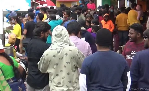 உதகையில் சுற்றுலா தலங்களில் குவியும் சுற்றுலா பயணிகள்... காற்றில் பறக்கும் கட்டுப்பாடுகள் ...!