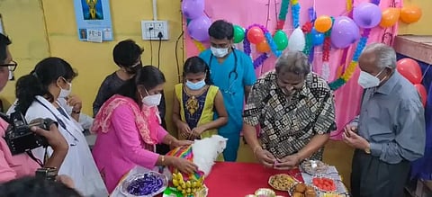 முதன்முறையாக பூனைகளுக்கு வளைகாப்பு நடத்திய உரிமையாளர்!!காண்போரை நெகிழ்ச்சியில் உறைய வைத்த சடங்கு முறைகள்...