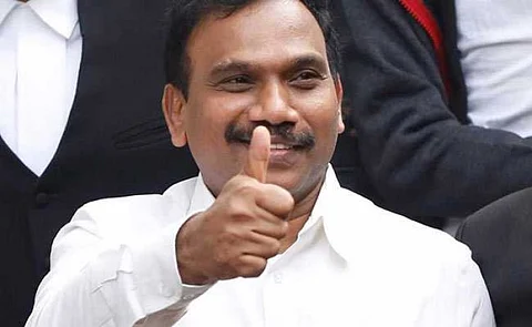 கருப்பு , சிவப்பு , நீலம் ஒன்றிணைந்தால் பாஜகவை வீழ்த்தி நாடளுமன்ற தேர்தலில் வெற்றிப்பெறலாம்.....