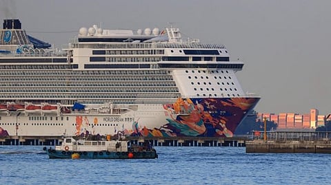 சொகுசு கப்பலில் பயணம் செய்த 2 ஆயிரம் பேருக்கு கொரோனா பரிசோதனை...