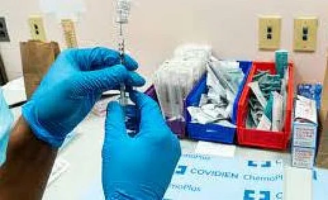 தடுப்பூசியில் இருந்து தப்பிப்பதற்காக சொந்த மகன்களையே கடத்திய தாய்!!
