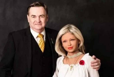 ரோபோவுடன் திருமணமா..!! மோதிரம் மாற்றிக்கொண்ட காதலன்!!