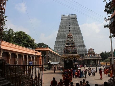 2 தவணை தடுப்பூசி செலுத்தியவர்கள் மட்டுமே திருவண்ணாமலை கோவிலுக்குள் அனுமதி!! அதிரடி உத்தரவால் திருப்பி அனுப்பப்பட்ட பக்தர்கள்...