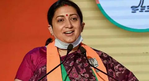 பெண்களுக்கான கண்ணியம் மறுக்கப்படுகிறது- ஸ்மிருதி இரானி பேச்சு