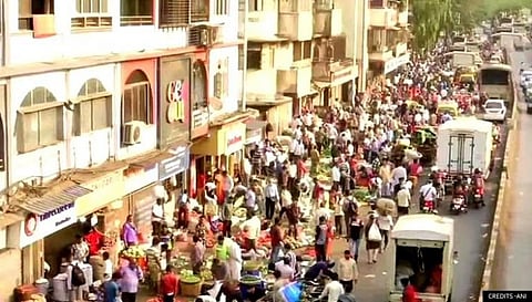 மஹாராஷ்டிராவில் காய்கறி சந்தையில் ஒன்று கூடிய பொதுமக்கள்..!