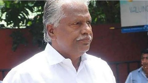 அதிமுக முன்னாள் அமைச்சர்கள் மீது சோதனை நடத்த இதுதான் காரணம் - கே.பி.முனுசாமி பரபரப்பு குற்றச்சாட்டு