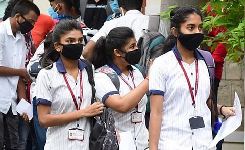 பள்ளிகள் திறக்கப்பட்டாலும் மாணவர்களின் வருகை கட்டாயமில்லை - மாநில அரசு அதிரடி உத்தரவு