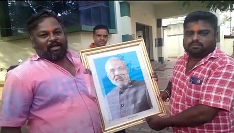 அனுமதியின்றி பேரூராட்சி அலுவலகத்துக்குள் நுழைந்த பாஜக நிர்வாகிகள்...அத்துமீறி பிரதமரின் புகைப்படத்தை வைத்தவர்கள் மீது வழக்குப்பதிவு