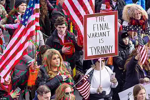 முகக்கவசம் தடுப்பூசி கட்டாயமாக்கப்படுவதற்கு எதிர்ப்பு -  ஏராளமான மக்கள் பேரணி