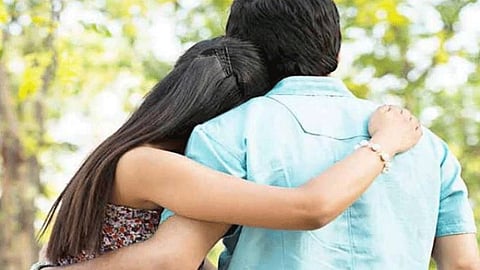 கள்ளக் காதல் வீட்டிற்கு தெரிந்ததால் மாயமான ஜோடி...! பருவதமலையில் தூக்கிட்டு தற்கொலை ...அழுகிய நிலையில் சடலம் மீட்பு