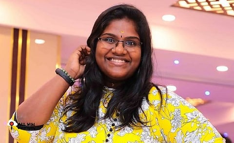 புலி வேடத்தில் ஆக்ரோஷமான லுக்கில் இந்திரஜா.. வைரல் போட்டோஷூட்