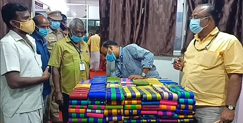 உரிய ஆவணங்கள் இல்லாமல் எடுத்து சென்ற 2 1/2 லட்சம் மதிப்புடைய 86 பட்டு புடவைகள் பறிமுதல்