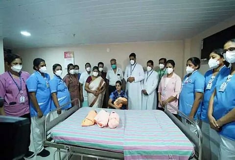 18 வருடங்களுக்கு பிறகு கர்ப்பம் தரித்த பெண்...ஒரே பிரசவத்தில் 4 குழந்தைகள் !!