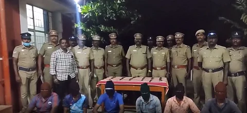 என் மனைவியை ஆபாசமாக பேசினான்... அதனால் தான் கொலை செய்தேன் - கணவர் பரபரப்பு வாக்குமூலம்