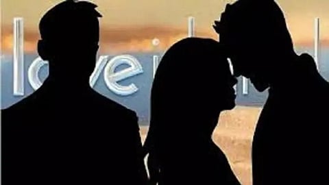 புதுசா இருக்கே.. கள்ளக்காதல் தெரிந்தால் தான் இதெல்லாம் நடக்கும்... தெரியாமலும்!! பழனியில் கொடுமை