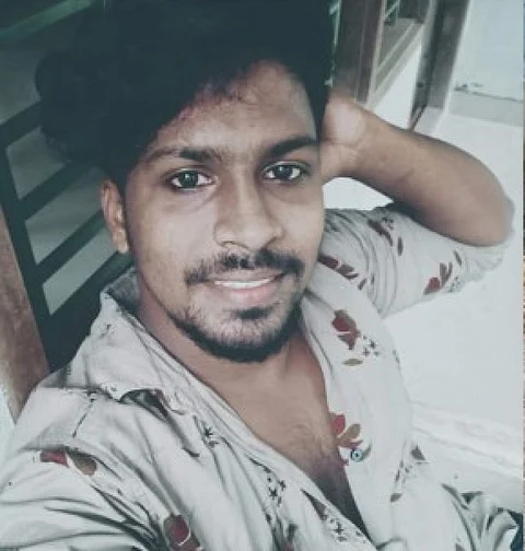 திருமண ஊர்வலத்தில் வீசப்பட்ட வெடிகுண்டால் தலை வெடித்து சிதறிய வாலிபர்!!
