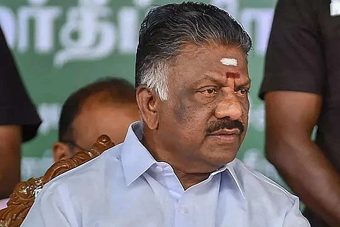 "திமுக - ஆறு"... "அதிமுக - கடல்"... கடல் ஒரு போதும் ஆற்றில் கலக்காது - ஓ.பன்னீர்செல்வம்