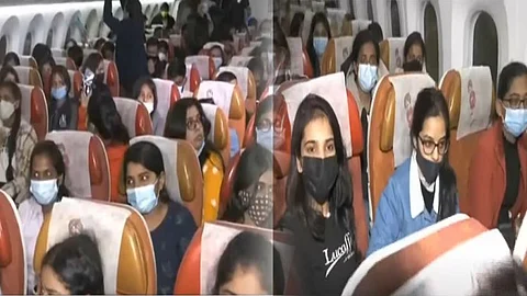 ஹங்கேரியிலிருந்து 240 இந்தியர்களுடன் நாடு திரும்பிய 3-வது விமானம்!!
