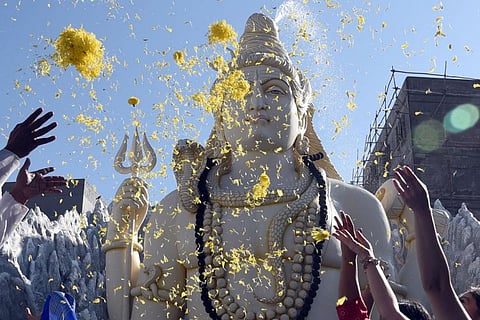 மகா சிவராத்திரி பெருவிழா: தமிழகம் மற்றும் ஆந்திராவில் உள்ள சிவன் கோவில்களில் திரளாக குவிந்து வரும் பக்தர்கள்!