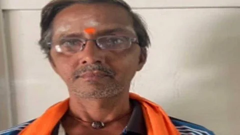 சார் ஒரு பூசாரியாம்.. 50 வயதிலும் Facebookல் சில்மிஷம்.. ஒரே அமுக்காக அமுக்கிய காவல் துறை