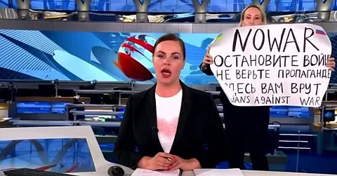 Live-ல் குறுக்கே புகுந்த பெண்.. கடும் நடவடிக்கை எடுக்கப்படும் என தகவல்.. என்ன சொல்ல வந்தார் தெரியுமா?