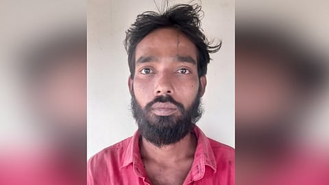 மனைவியை அபகரித்ததுமில்லாமல்.. கணவனை நிர்வாண போட்டோ எடுத்து மிரட்டிய கில்லாடி நண்பன்!!ஆத்திரத்தில் இருவர் கொலை!