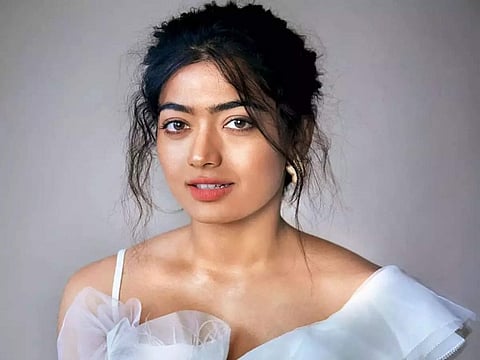 "Hellomagindia" விற்காக எல்லைத்தாண்டி கிளாமர் காட்டிய ராஷ்மிகா..செம வைரலாகும் ஸ்டில்ஸ்!!