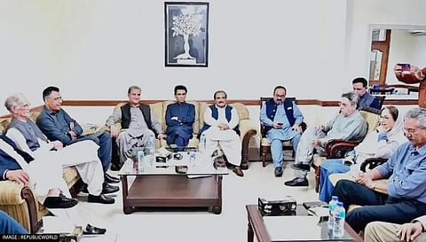 தீர்மானத்துக்கு 161 உறுப்பினர்கள் ஆதரவு? இம்ரான்கான் அரசு தப்புமா? என்ன நடக்குது?