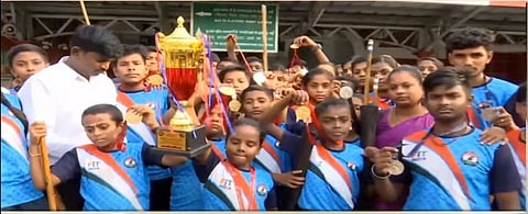 தேசிய அளவிலான சிலம்பப்போட்டி.. 20 தங்கம், 10 வெள்ளி பதக்கங்கள் - தட்டி தூக்கிய தமிழக மாணவர்கள்!!