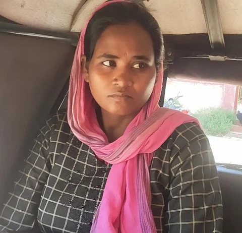 தகாத உறவால் கர்ப்பமடைந்த பெண்...தனக்கு தானே பிரசவித்து குழந்தையை வீசி சென்ற இரக்கமற்ற தாய்..!