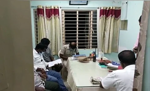தொழிலதிபரிடம் 5 லட்சம் ரூபாய் லஞ்சம் வாங்கிய டி.எஸ்.பி...! போலீசாரிடம் கையும் களவுமாக மாட்டிய தங்கவேலு !