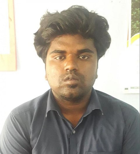சிறுமியை காதலிப்பதாக ஆசைவார்த்தைக் கூறி ஆபாசமாக புகைப்படம் எடுத்த வாலிபர்! மிரட்டல் விடுத்து பணம் பறித்த இளைஞர் போக்சோவில் கைது!!