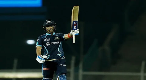 கடைசி 2 பந்துகளில் சிக்சர் விளாசி ஹாட்ரிக் வெற்றியை தட்டியது குஜராத் அணி!!