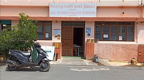 தற்கொலை செய்து கொள்ளப் போவதாக கூறிச்சென்ற பெண் காவல் ஆய்வாளர்... மருத்துவமனையில் அனுமதி!