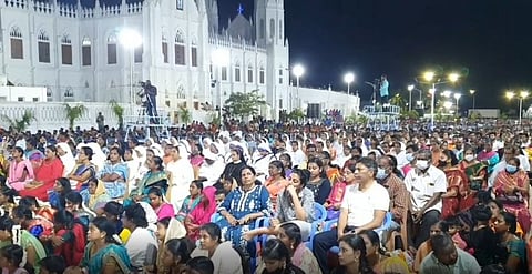 ஏசு கிறிஸ்து உயிர்த்தெழும் காட்சி.. வேளாங்கண்ணியில் நிகழ்ந்த நிகழ்ச்சி.. பல்லாயிரக்கணக்கானோர் கலந்து கொண்டு பிரார்த்தனை!!