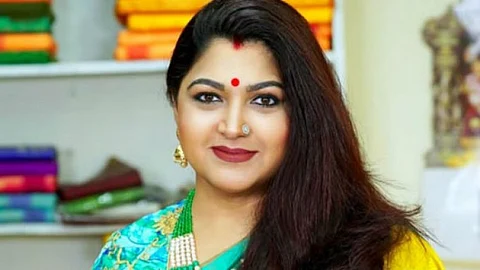 குஷ்புவுக்கு என்ன ஆச்சு? ஏன் மருத்துவமனையில் அனுமதிக்கப்பட்டிருக்கிறார்? என ரசிகர்கள் கேள்வி ! வைரலாகும் பதிவு