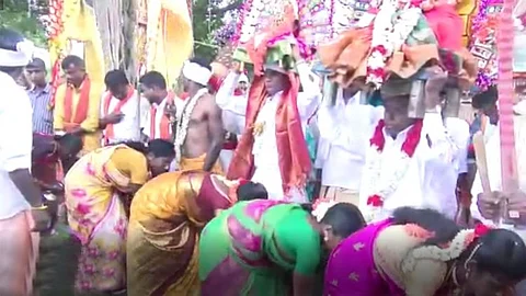 தமிழகம் முழுவதும் பல்வேறு கோவில்களில் சிறப்பு பூஜைகள்.. ஏராளமான பக்தர்கள் கலந்து கொண்டு சாமி தரிசனம்